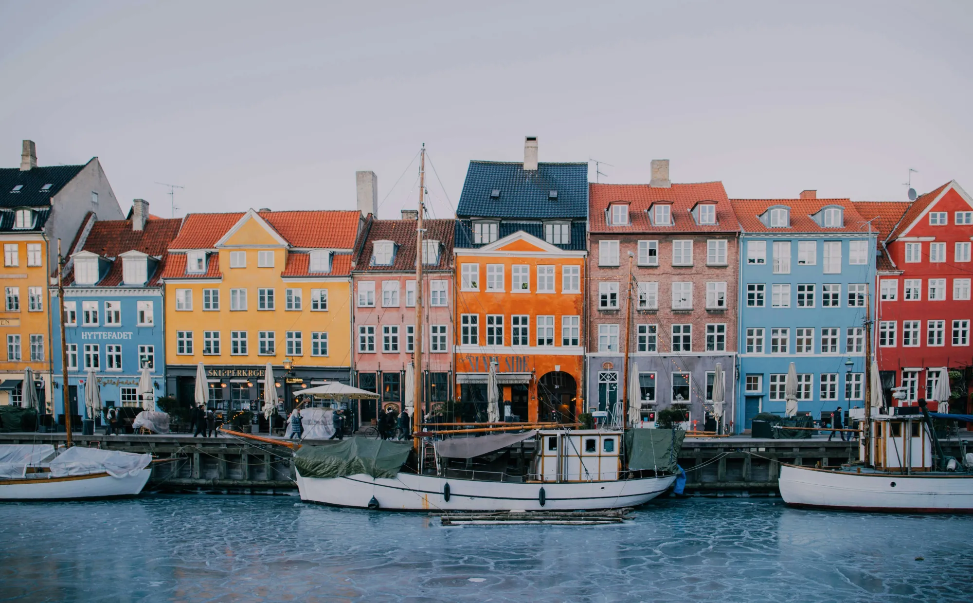 Дания упрощает получение ВНЖ для медиков и соцработников
