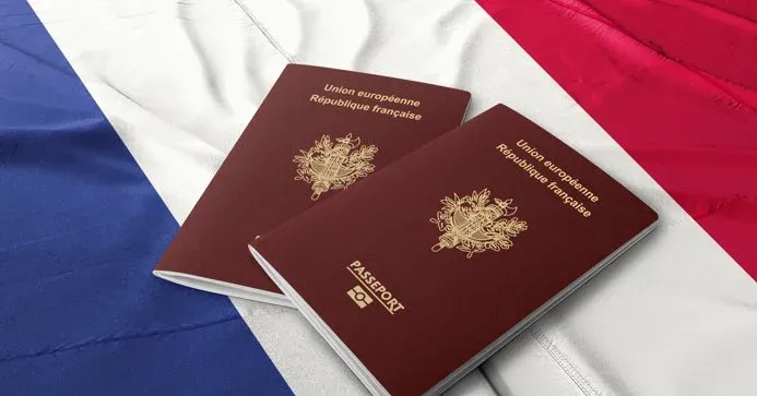 Россияне вошли в топ-5 получивших гражданство Франции