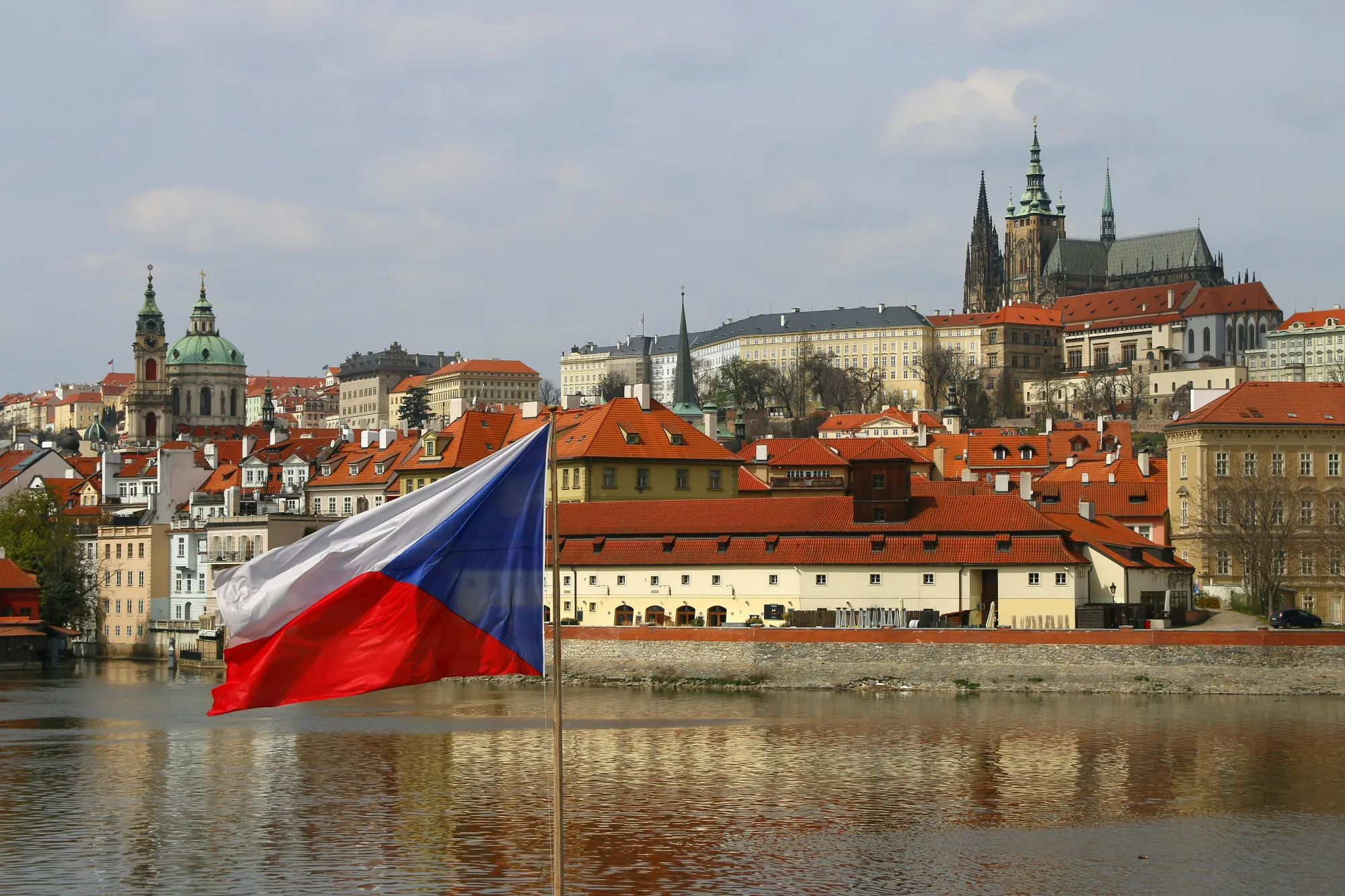 Чехия может запретить присвоение гражданства россиянам