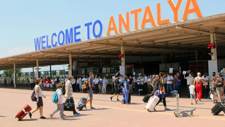 У российских туристов в Турции все чаще возникают проблемы с оплатой