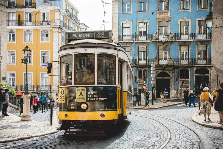 Как переехать в Португалию в 2024 году